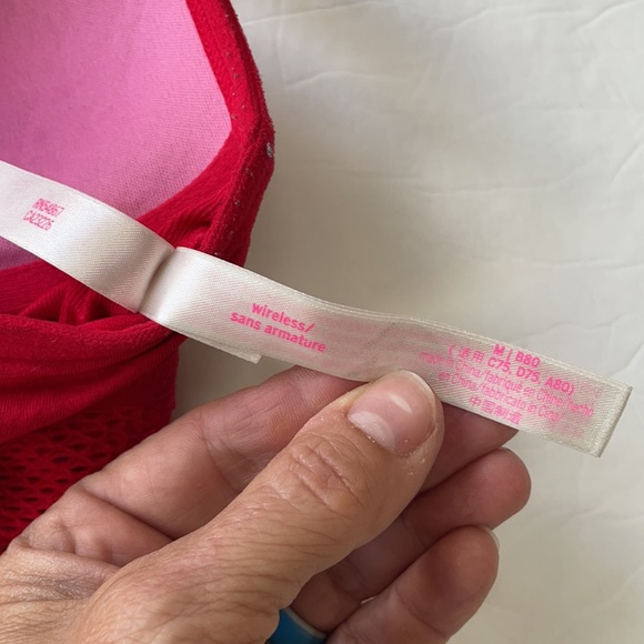 Set of 2 Victoria’s Secret Pink sports bras. Racer back, mesh, wireless. Size M - Picture 4 of 6
